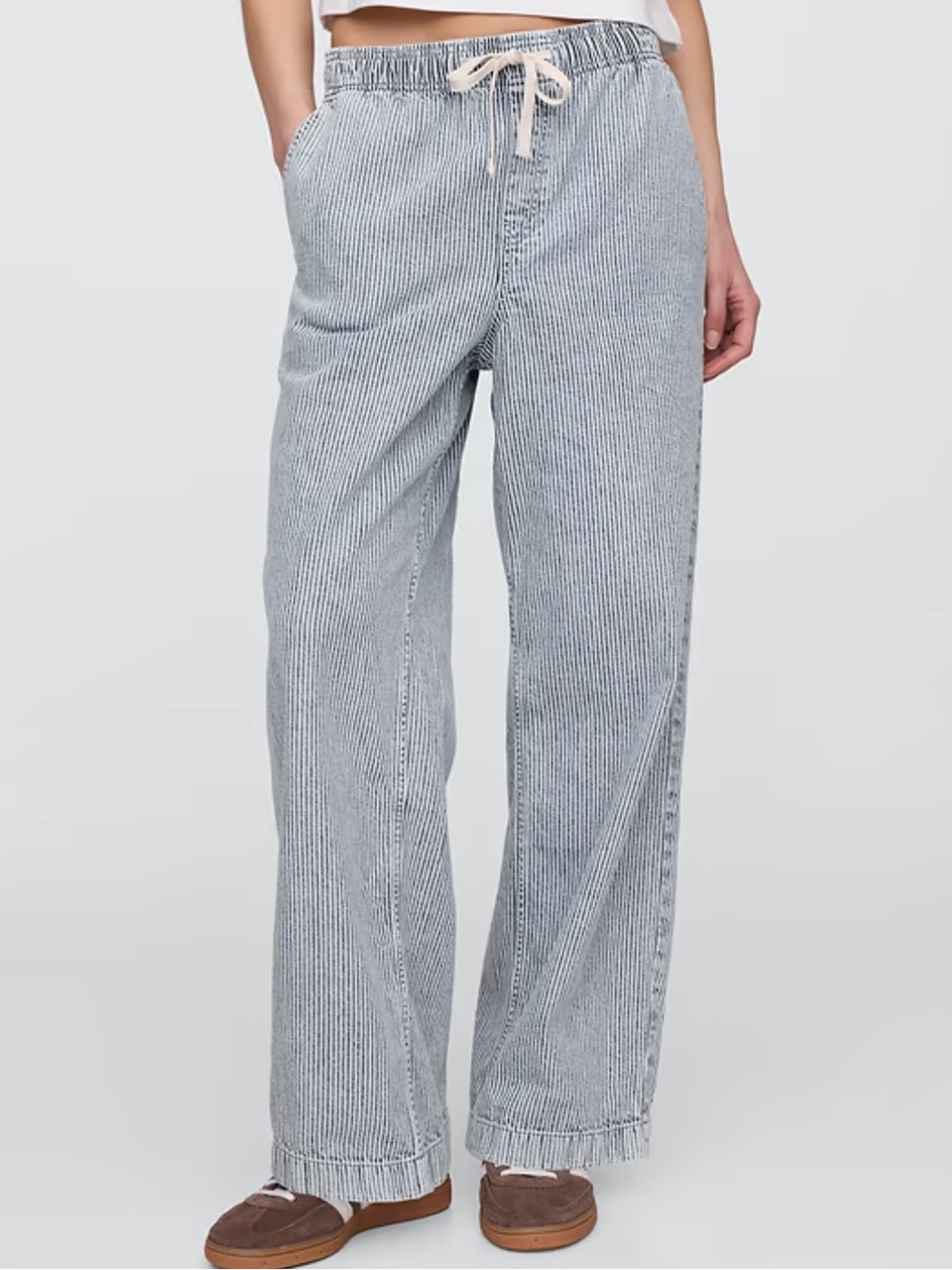 NWT High Rise Pull on wide leg jeans